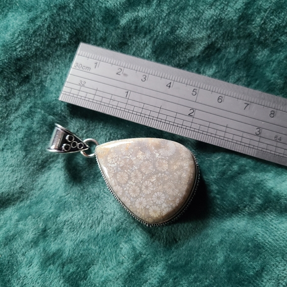 Fossil coral silver gemstone necklace - Picture 7 of 10